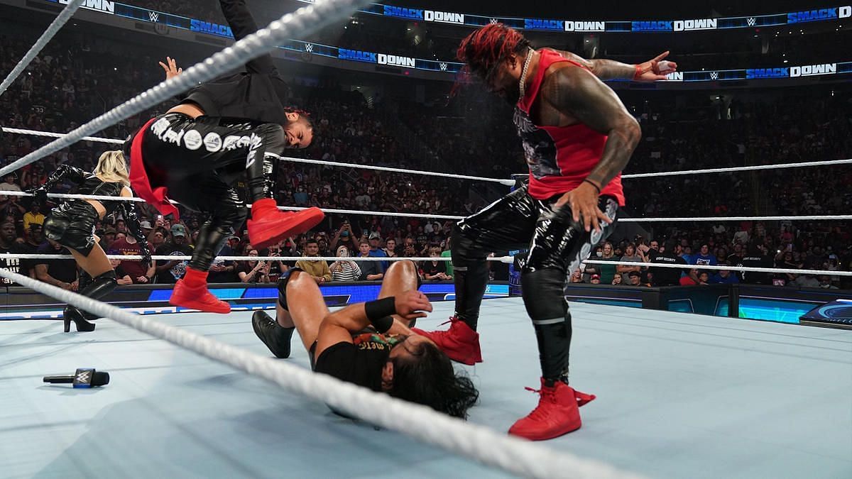 The Usos worked off Scarlett's distraction on WWE SmackDown.