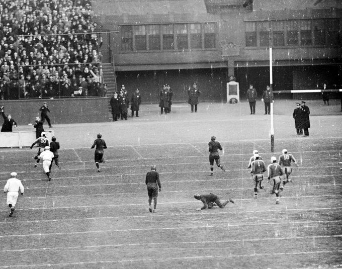 Bears Vs Giants, Polo Grounds, 1934. Bears win 10-9. [my color] : r/CHIBears