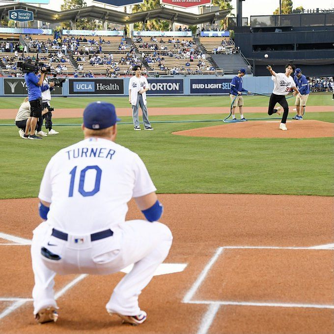 Dodger Stadium invited @ENHYPEN to throw the first pitch at the