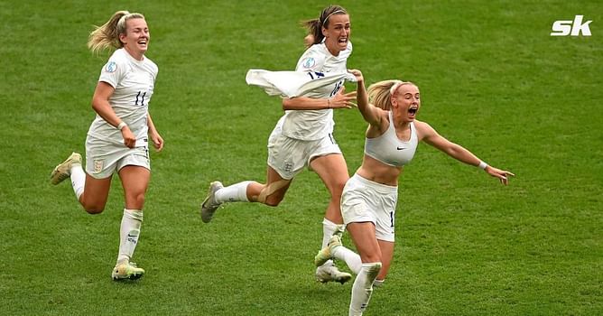 "Is it coming off or what?" – Chloe Kelly opens up on initial hesitation before 'crazy' celebration at Euro 2022 final