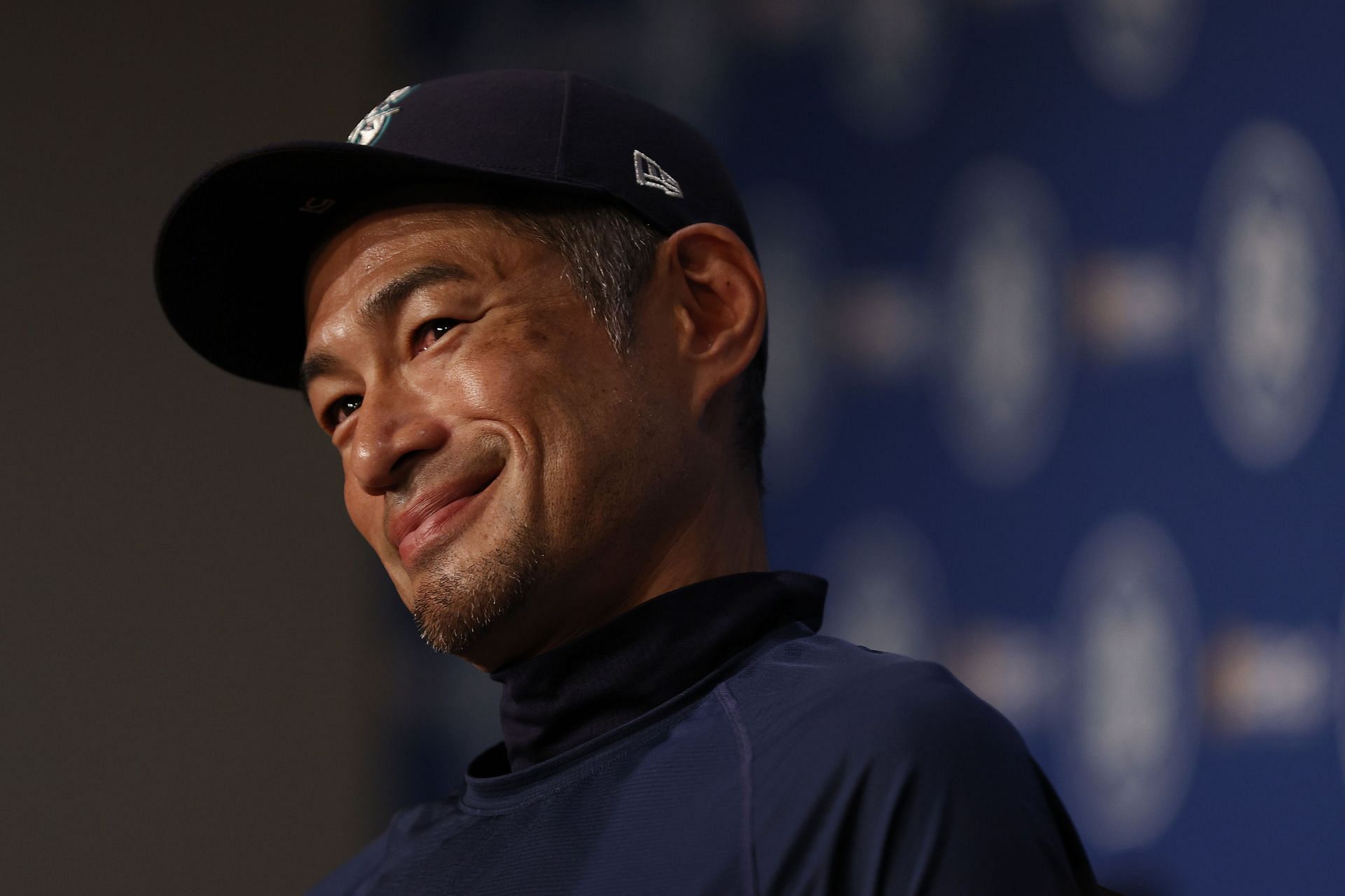 Ichiro thanks Mariners fans in English during pregame ceremony