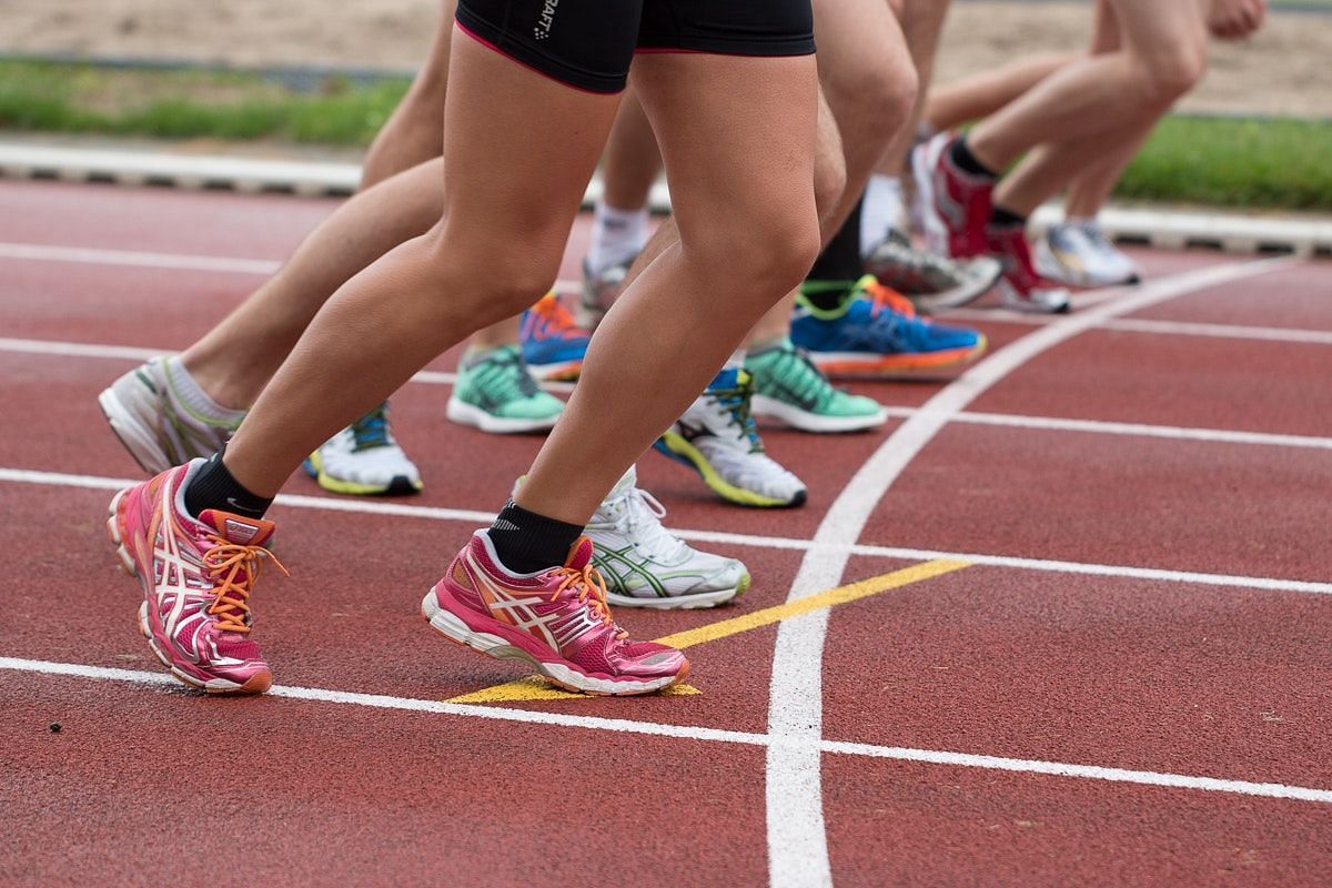 Strength training helps marathon runners enhance stamina &amp; improve performance. (Image via Pexels / Snapwire)