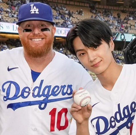 Fir on X: ENHYPEN got their LA Dodgers jersey and ball from Dodger  Stadium!👕⚾️🍿 Thank you @Dodgers  / X