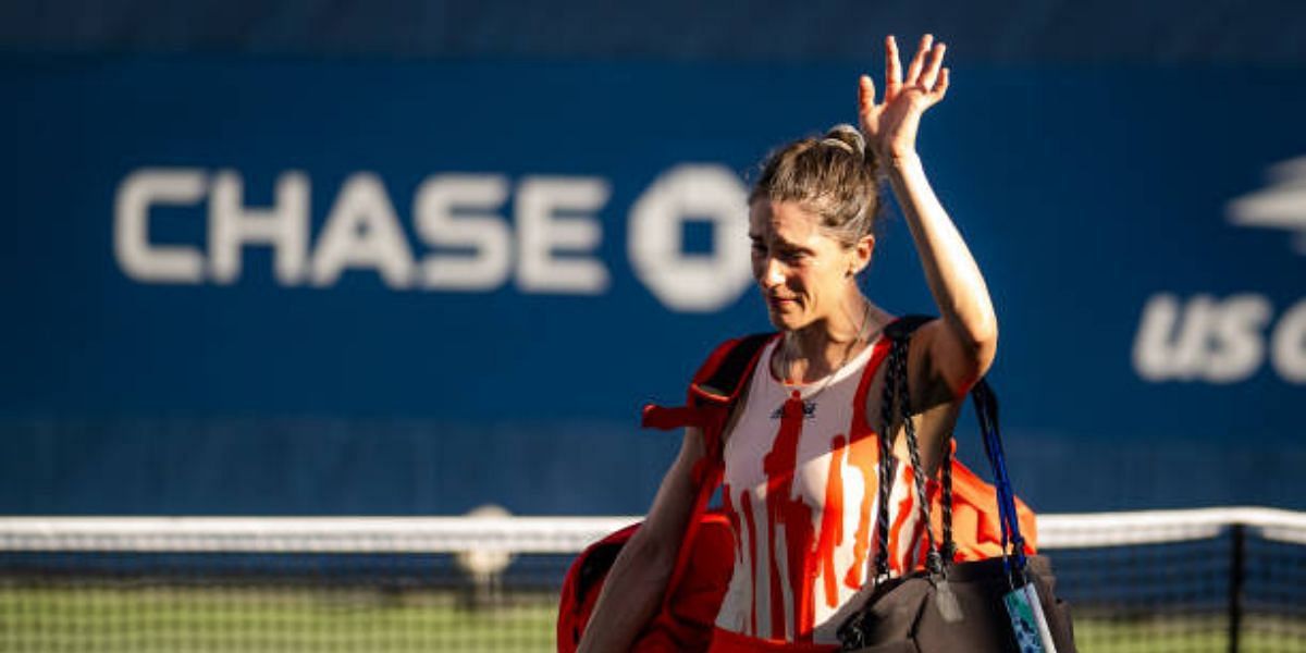 An emotional Petkovic waves to the crowd after Tuesday&#039;s match.