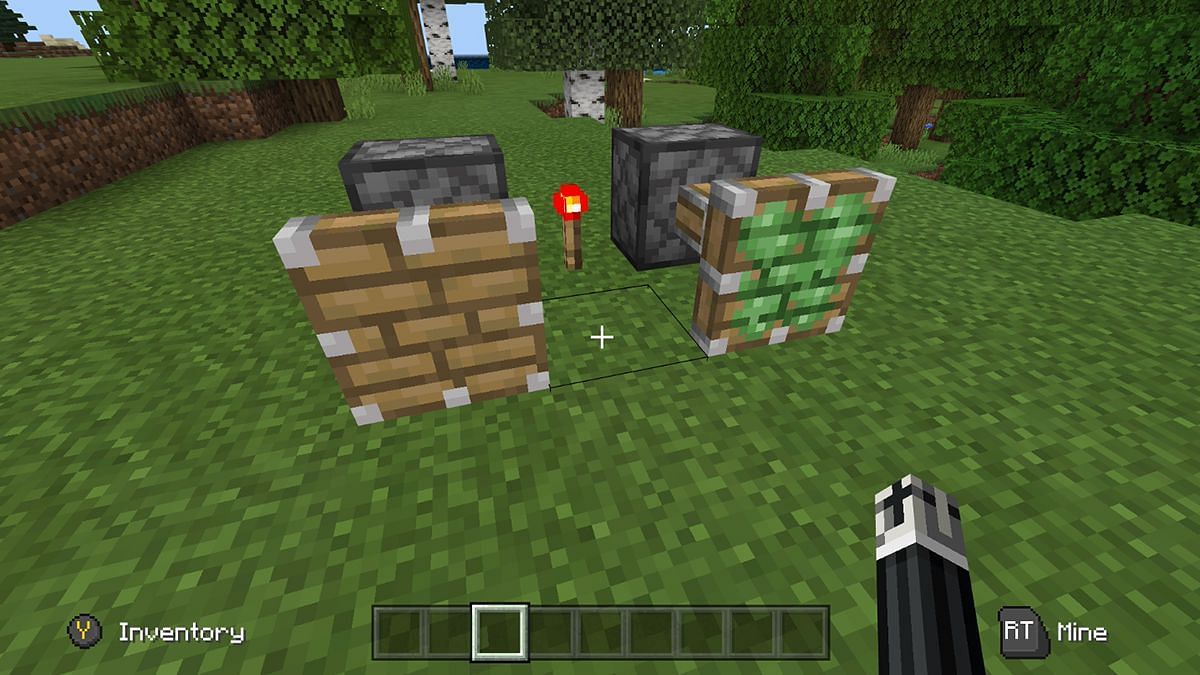 Sticky piston on the right side (Image via Mojang)