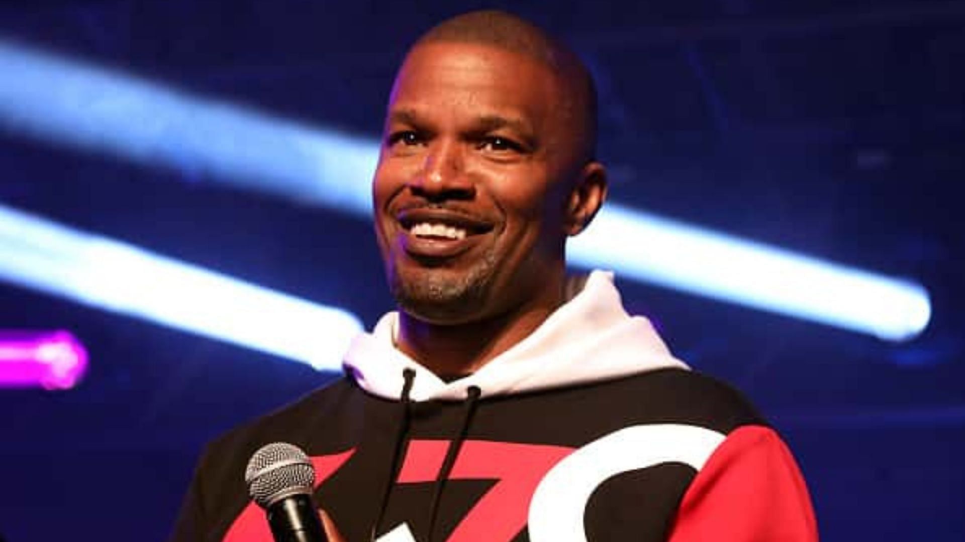 Jamie Foxx on stage (Image via 107.5 WBLS)