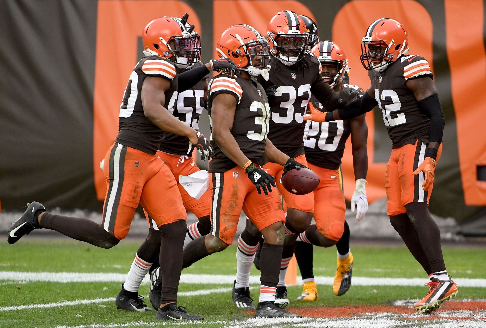 Pittsburgh Steelers v Cleveland Browns