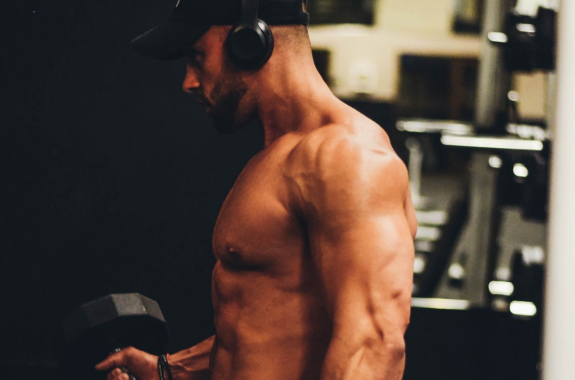 Best bicep exercises for men to add mass. (Photo by Michael DeMoya on Unsplash)