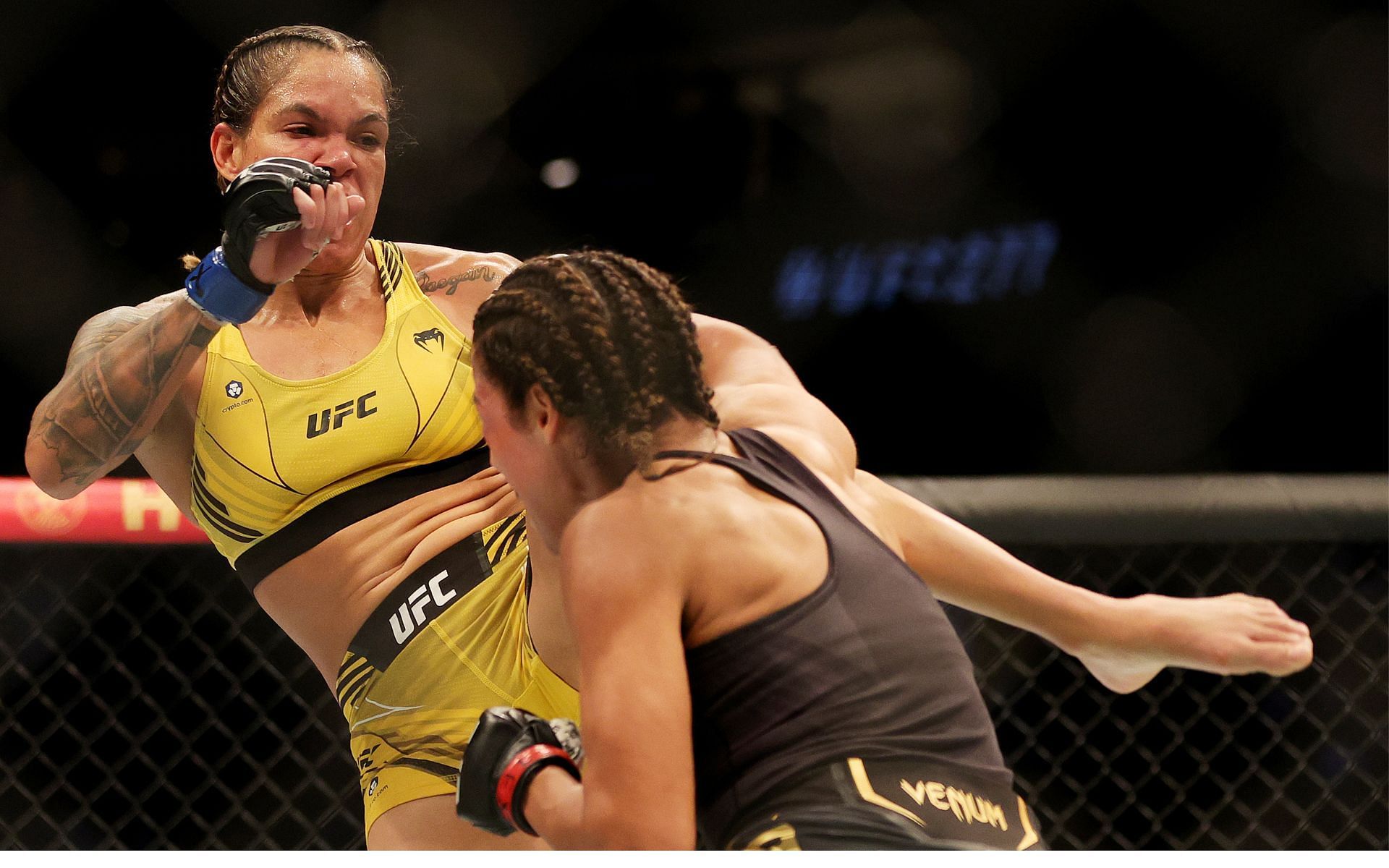 Amanda Nunes avenged her shock loss to Julianna Pena at UFC 277 on Saturday
