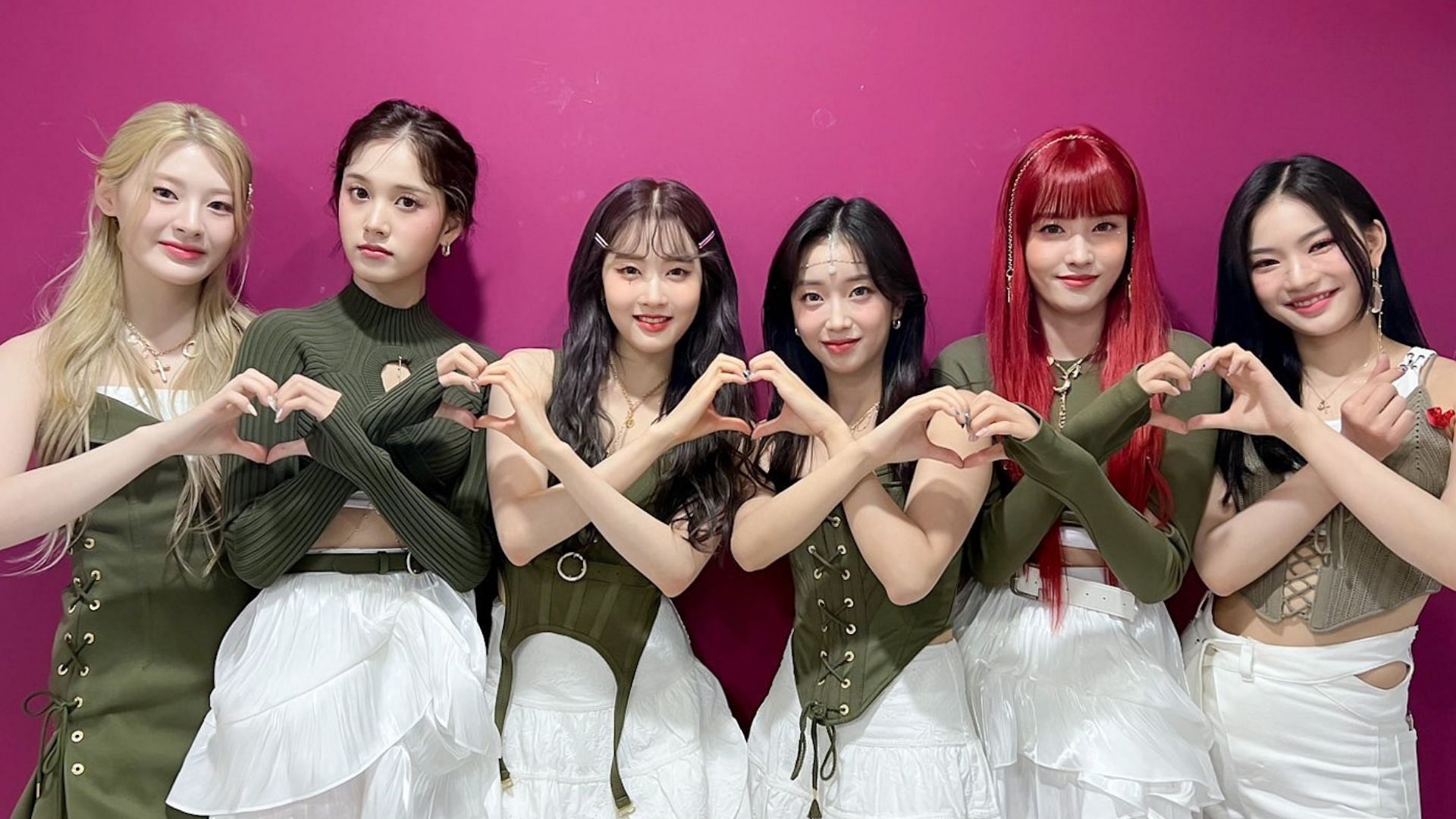 K-pop girl group STAYC (Image via Twitter/@STAYC_official)