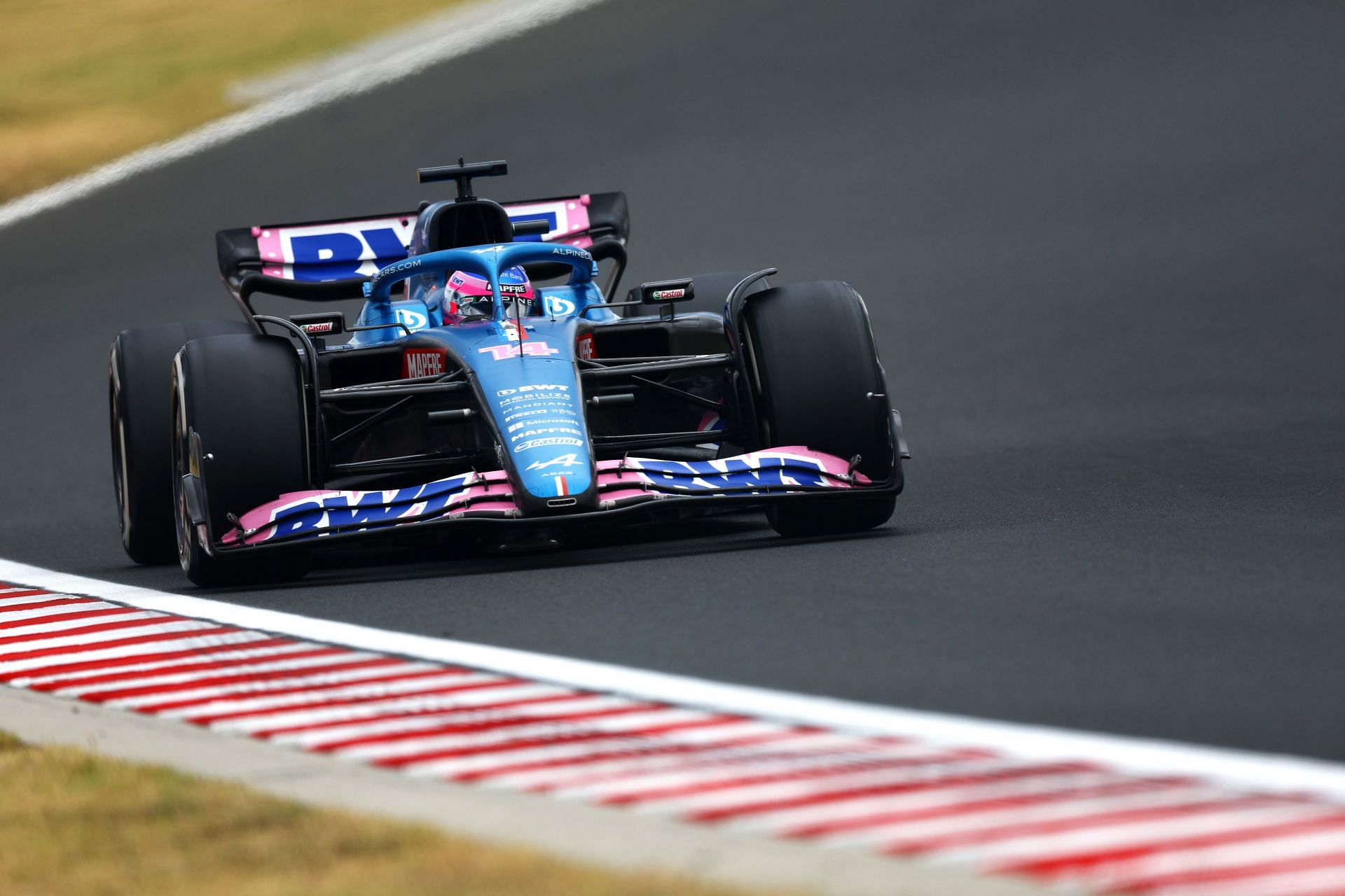 Fernando Alonso in action for Alpine during the 2022 F1 Hungarian GP (Photo by Francois Nel/Getty Images)
