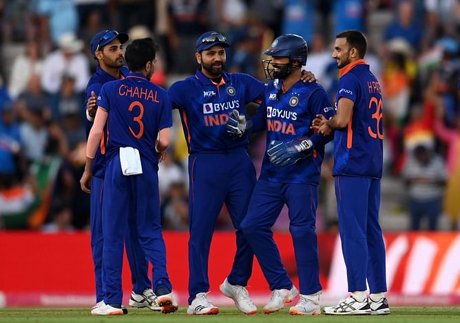 हमारे पास इतने खिलाड़ी हैं कि दो या तीन टीम एक साथ खेल सकती हैं - दिनेश कार्तिक