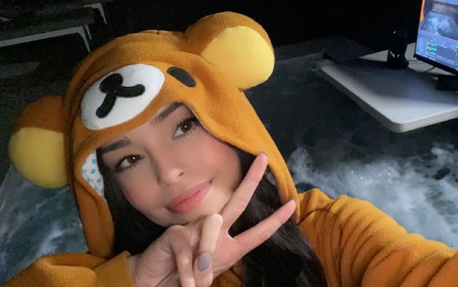 "This explains a lot" - Fans react to Valkyrae revealing she was a 'mega stoner'