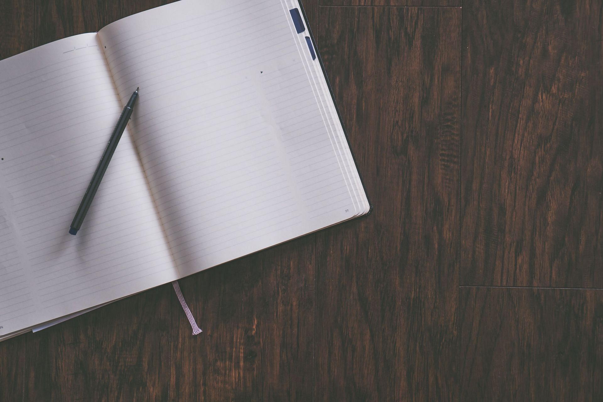 It may seem daunting to start, but journaling is a habit easy to get into. (Image via Pexels/Jessica Lewis Creative)