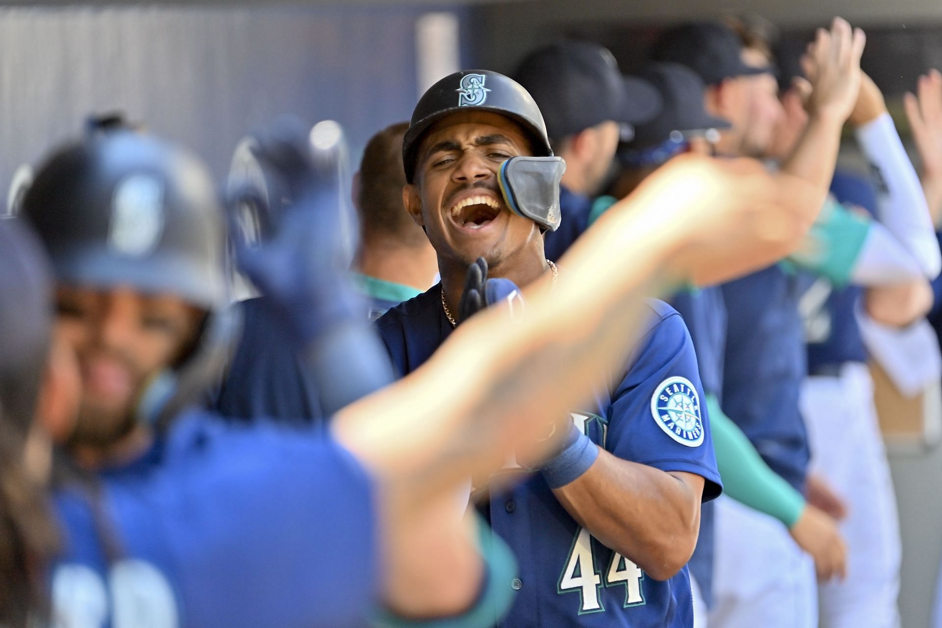 A Grip on Sports: Cal Raleigh's home run not only lifted Seattle into the  playoffs, it lifted two decades of dissapointment from the shoulders of M's  fans