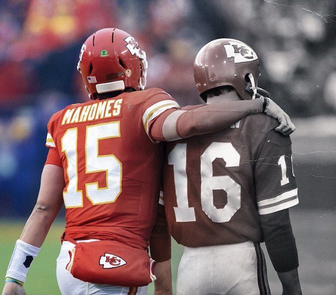 Patrick Mahomes honors 'legend' Len Dawson following Hall of