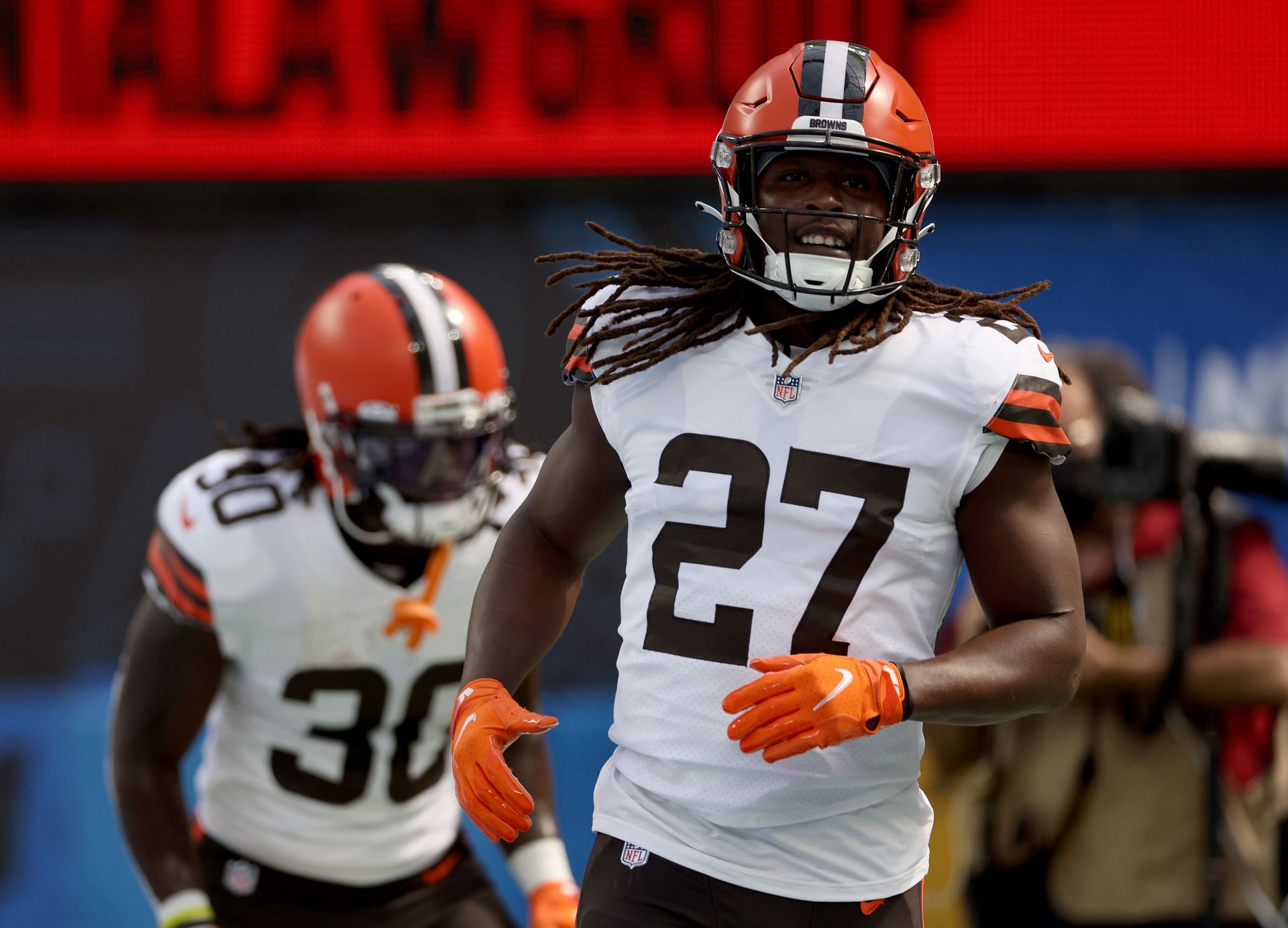 Is Kareem Hunt playing today vs. the Raiders? Latest news on Browns RB