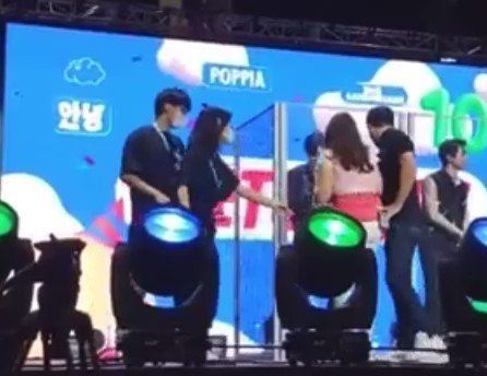 ENHYPEN fans frustrated at an ENGENE's behavior at KCON hi-touch event