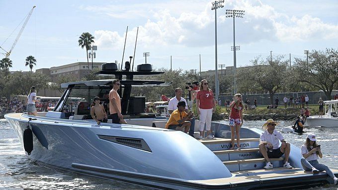 Tom Brady Pulls Up To Buccaneers Super Bowl Parade In His $2M Yacht (VIDEO)
