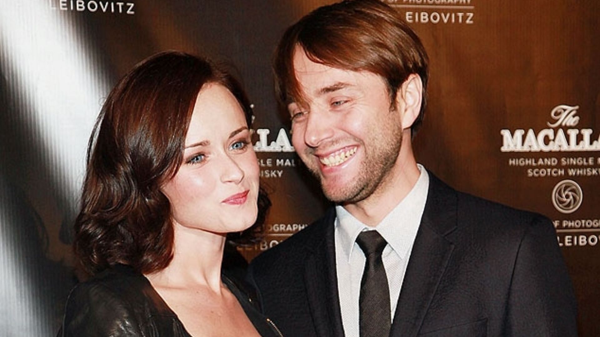 Alexis Bledel and Vincent Kartheiser have a son together. (Image via Getty Images/Astrid Stawiarz)