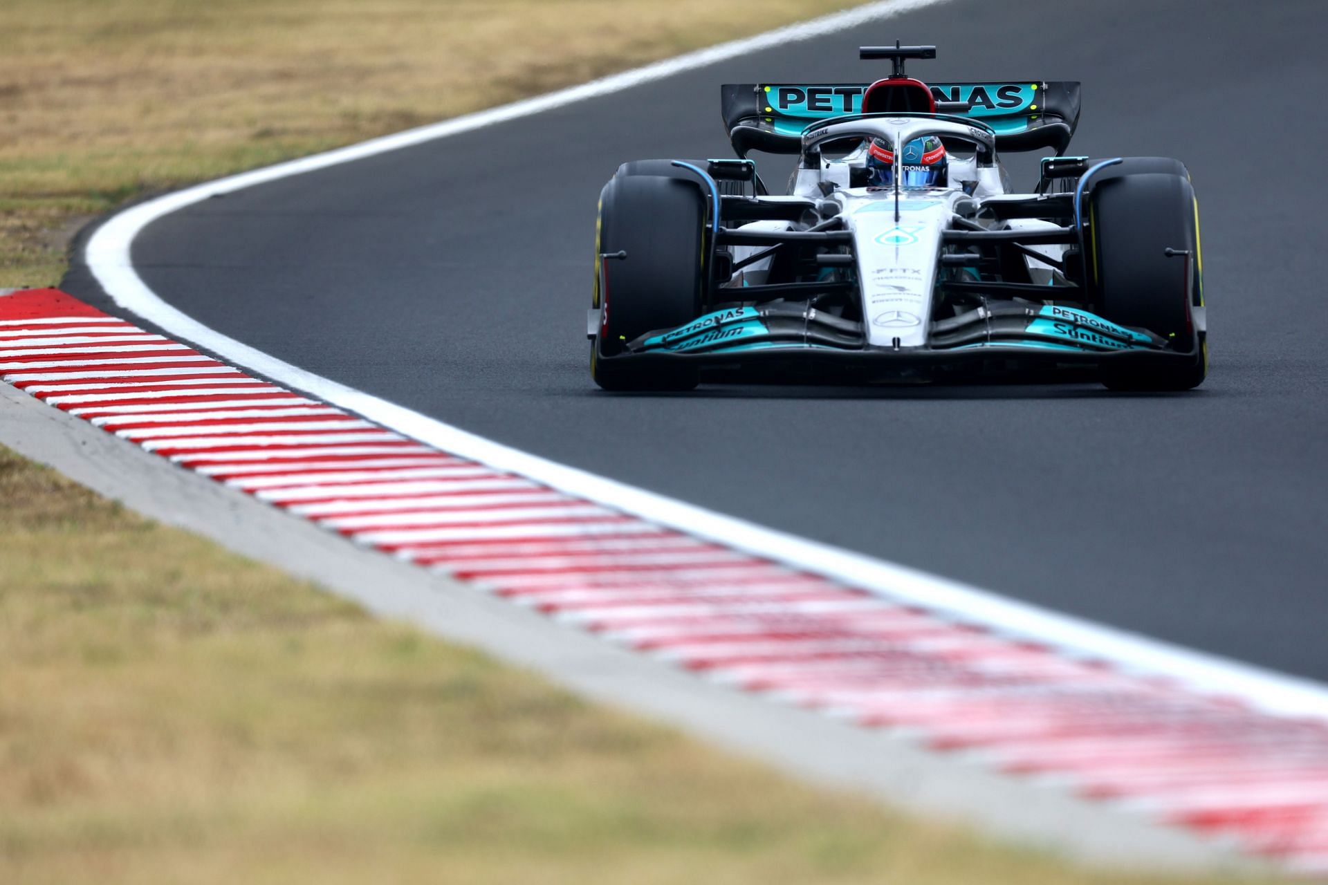 Mercedes do not intend to build a low-weight chassis.
