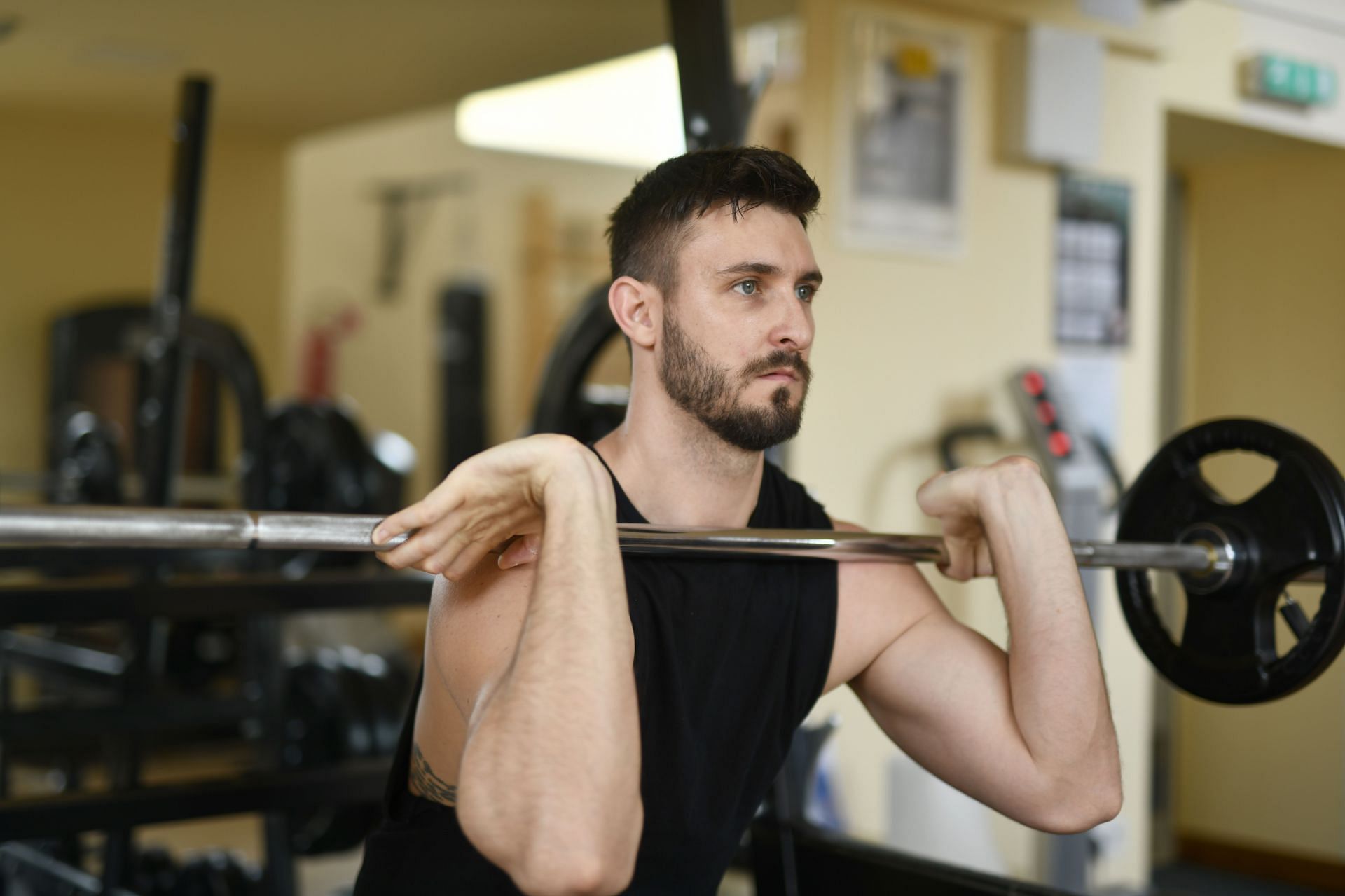 Best and effective arm exercises for men. (Image via Pexels/Andrea Piacquadio)