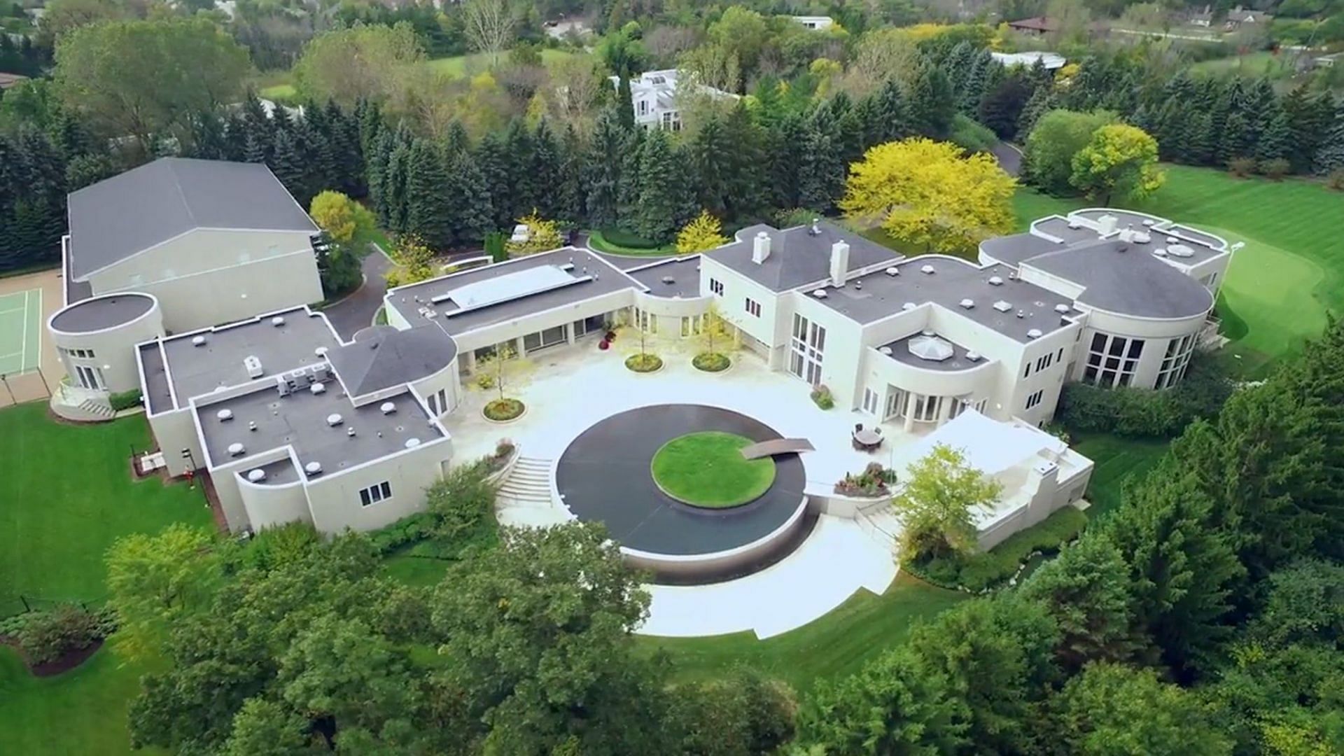 Michael Jordan's mansion in Chicago [Photo: TMZ]