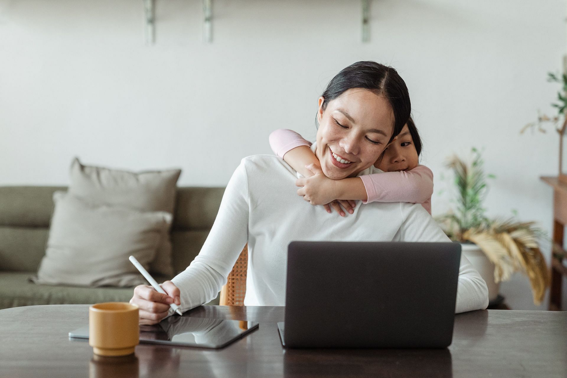 Having a strong support network enhances mental health. (Photo by ketut subiyanto via pexels)