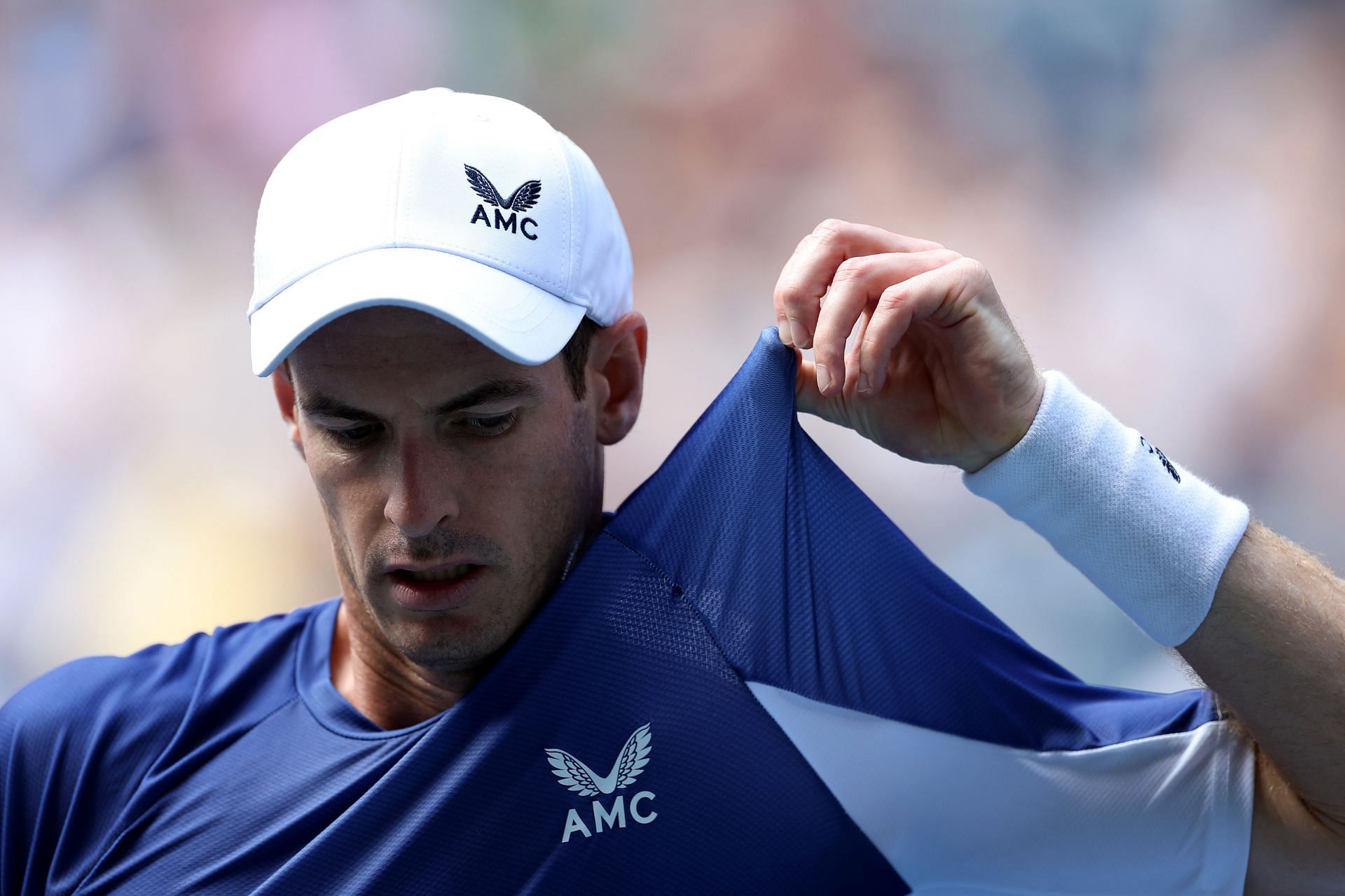 Andy Murray recorded his first straight-sets win at a Grand Slam in five years