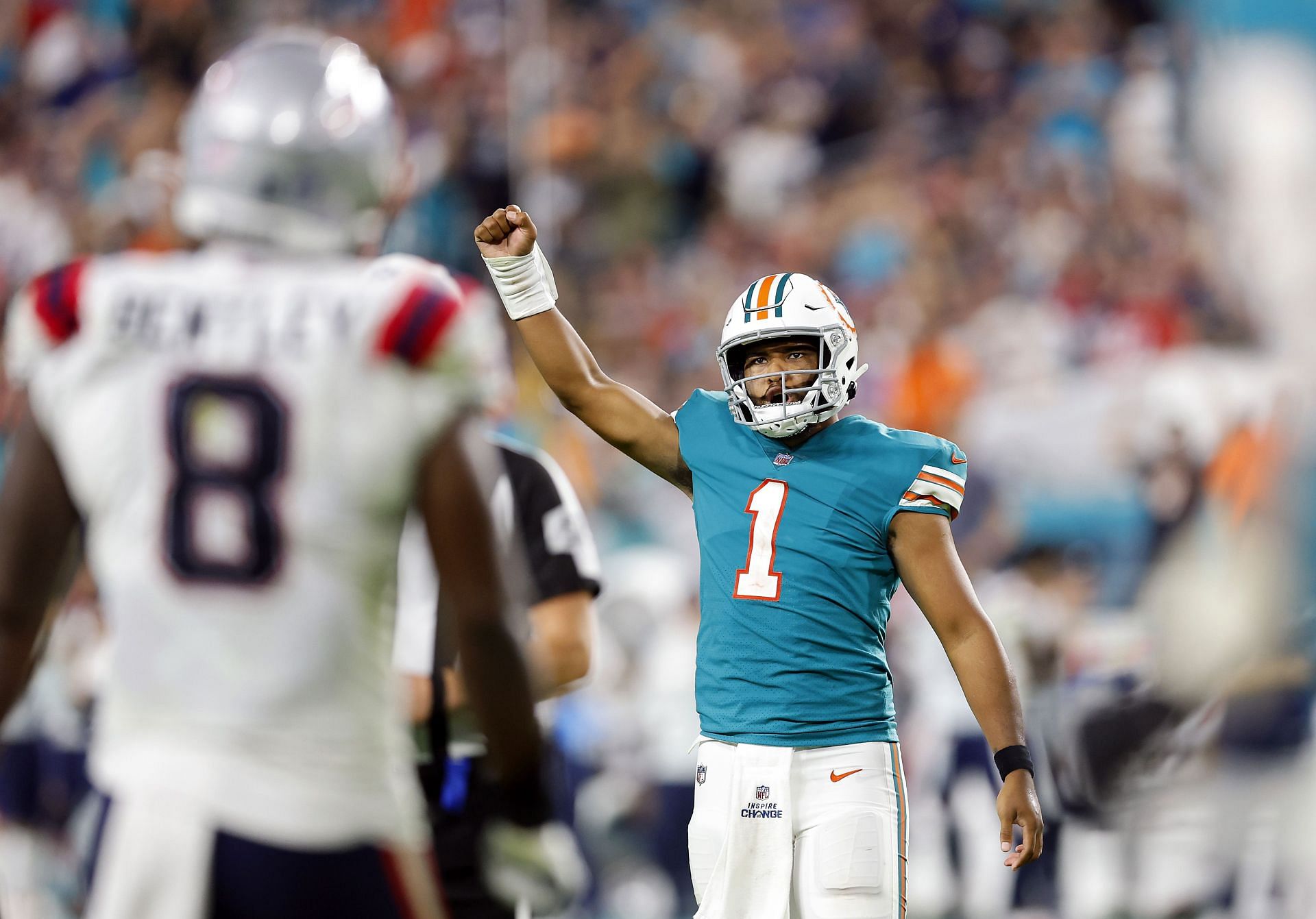 Can't-Miss Play: Miami Dolphins quarterback Tua Tagovailoa and wide  receiver Tyreek Hill combine to give Dolphins lead with 1:45 left