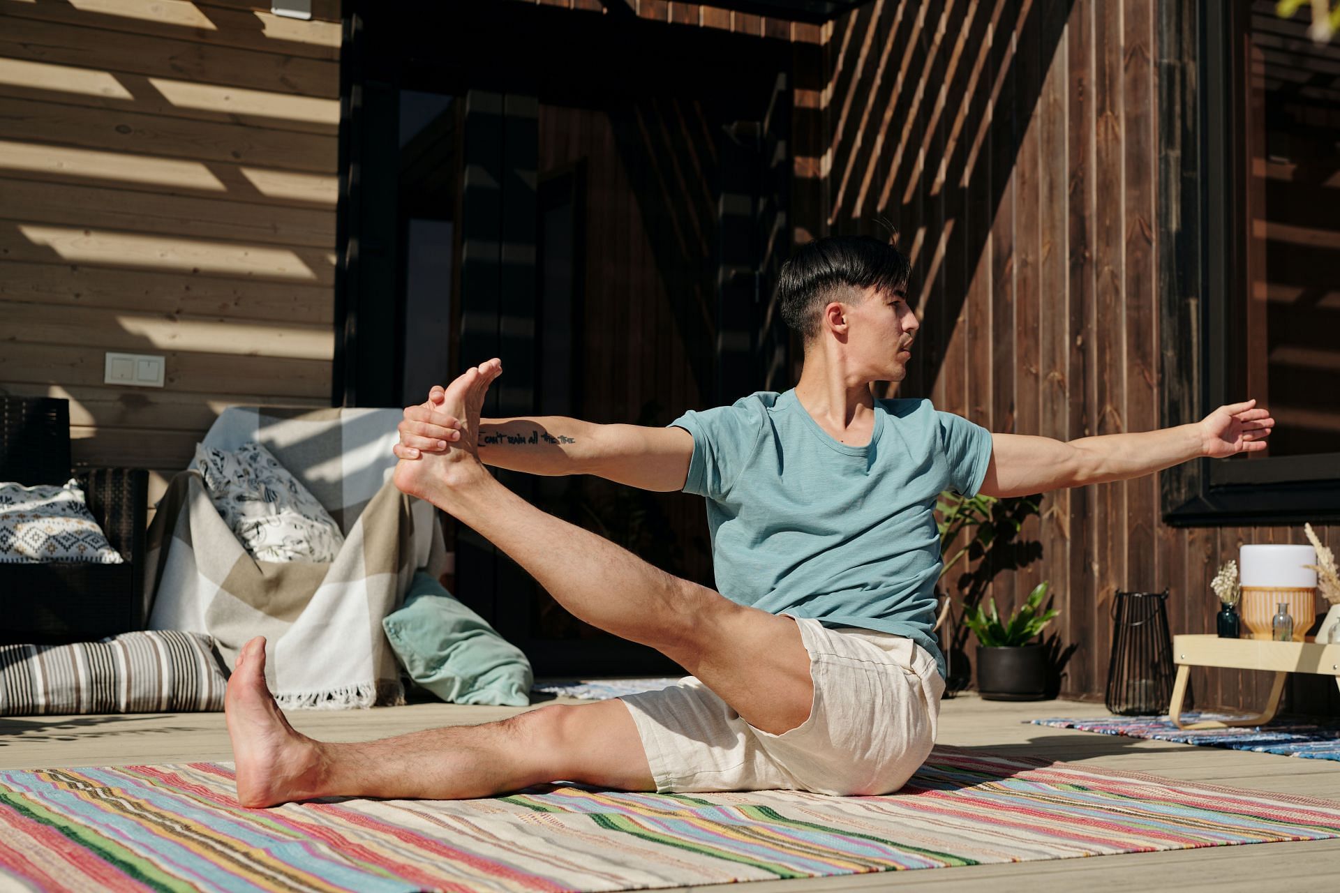 Give your muscles some breathing space on your rest day by performing simple stretches (Image via Pexels @Werner Pfennig)