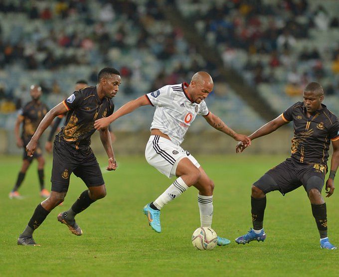 Kick Off on X: Can you name all the players in this ☠️ Orlando Pirates  squad that faced SuperSport United in January 2005❓ #TBT   / X