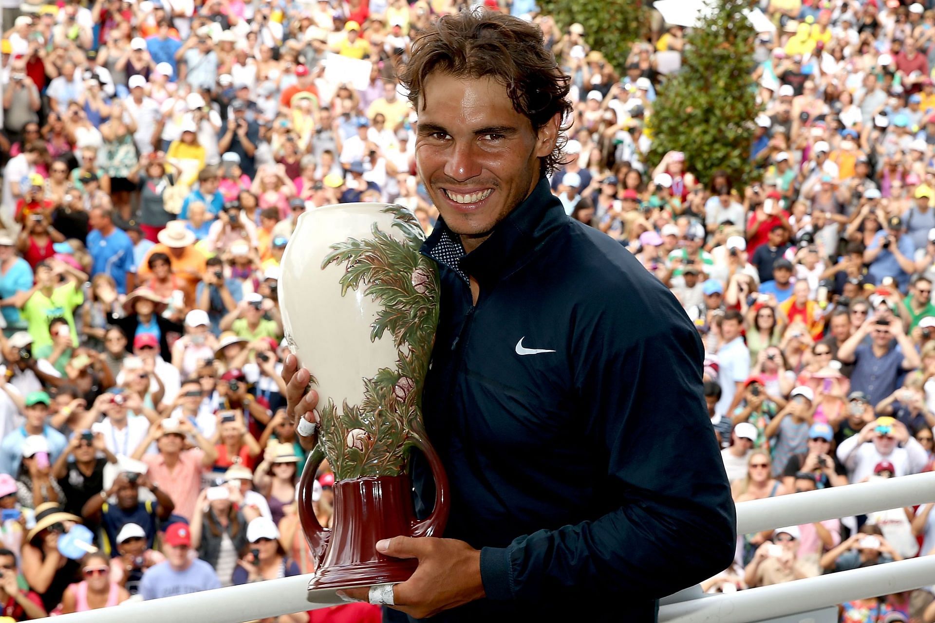 Rafael Nadal poses with his Cincinnati Open trophy in 2013