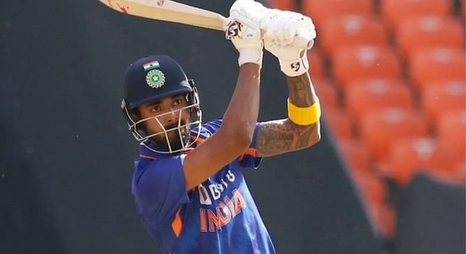 IND vs ZIM 2022: [WATCH] “Deepak Chahar wicket mat le, KL Rahul ka batting dekhna hai”- Fans react in 1st ODI vs Zimbabwe