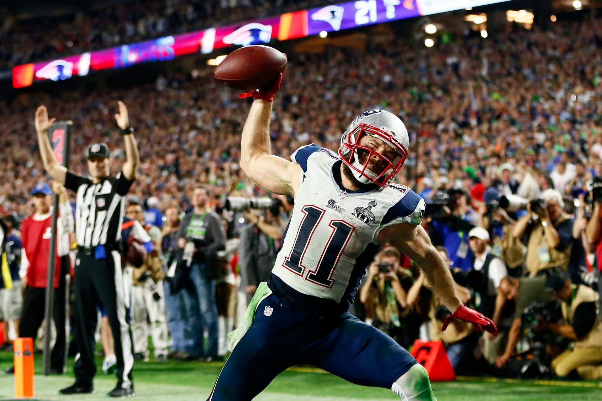 Julian Edelman scores a touchdown at Super Bowl XLIX - New England Patriots v Seattle Seahawks