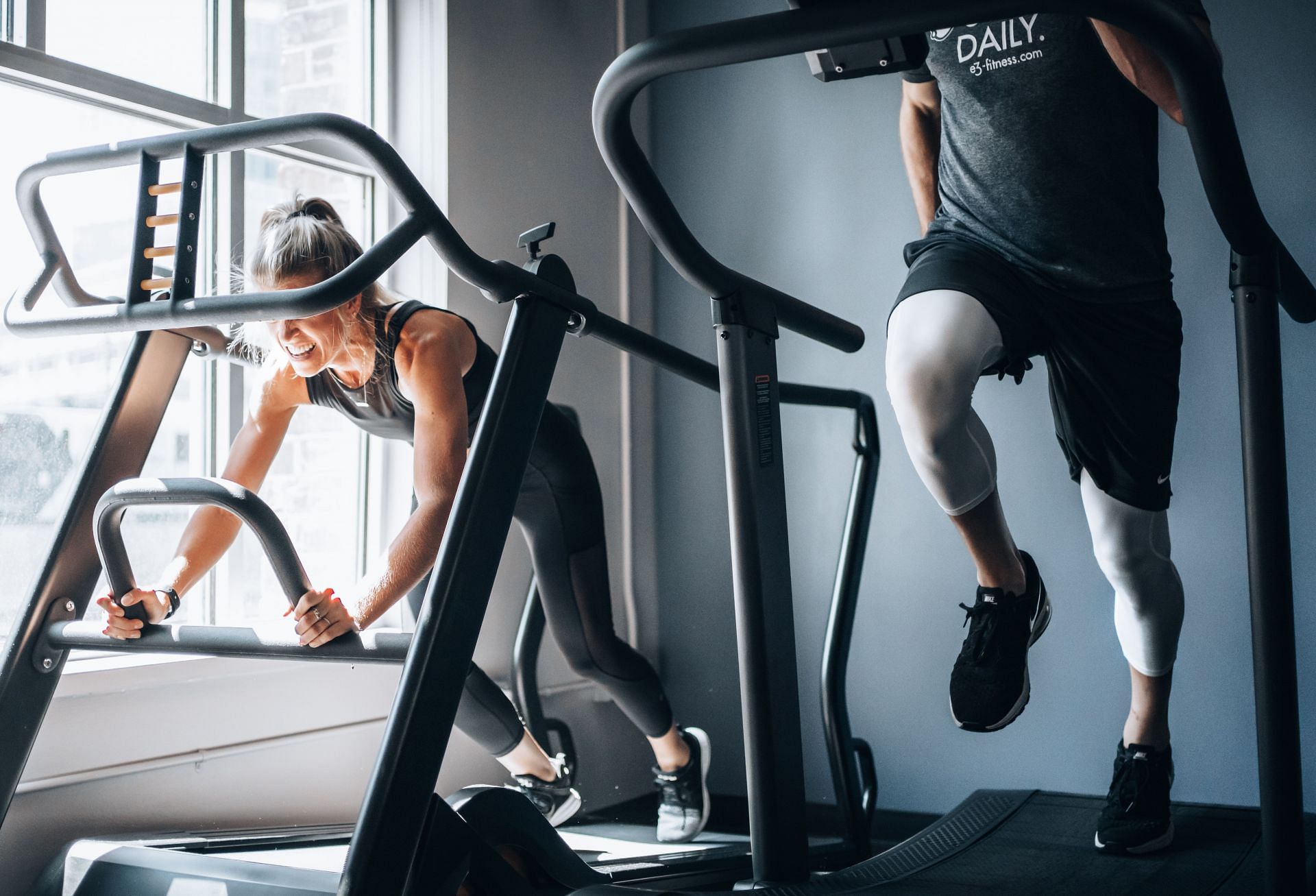 Best exercise machines to lose weight. (Image via Unsplash/Graham Mansfield)