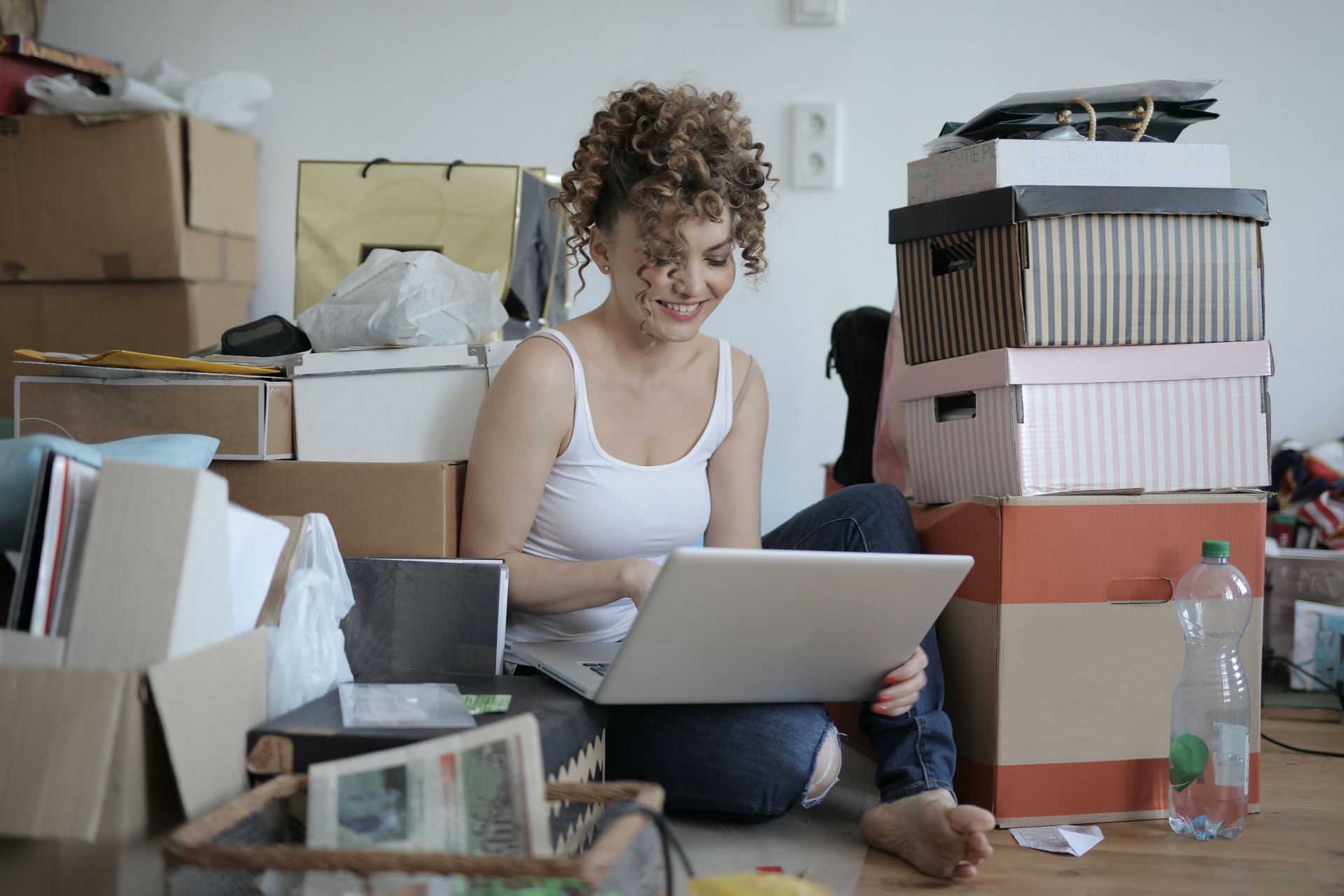 Decluttering may take time but it has long-term benefits! (Photo via Pexels/ Andrea Piacquadio)