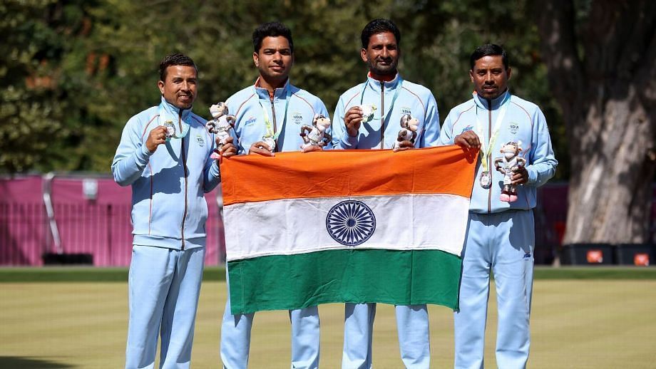 पुरुष लॉन बॉल्स फोर्स का सिल्वर जीतने वाली भारतीय टीम के खिलाड़ी।