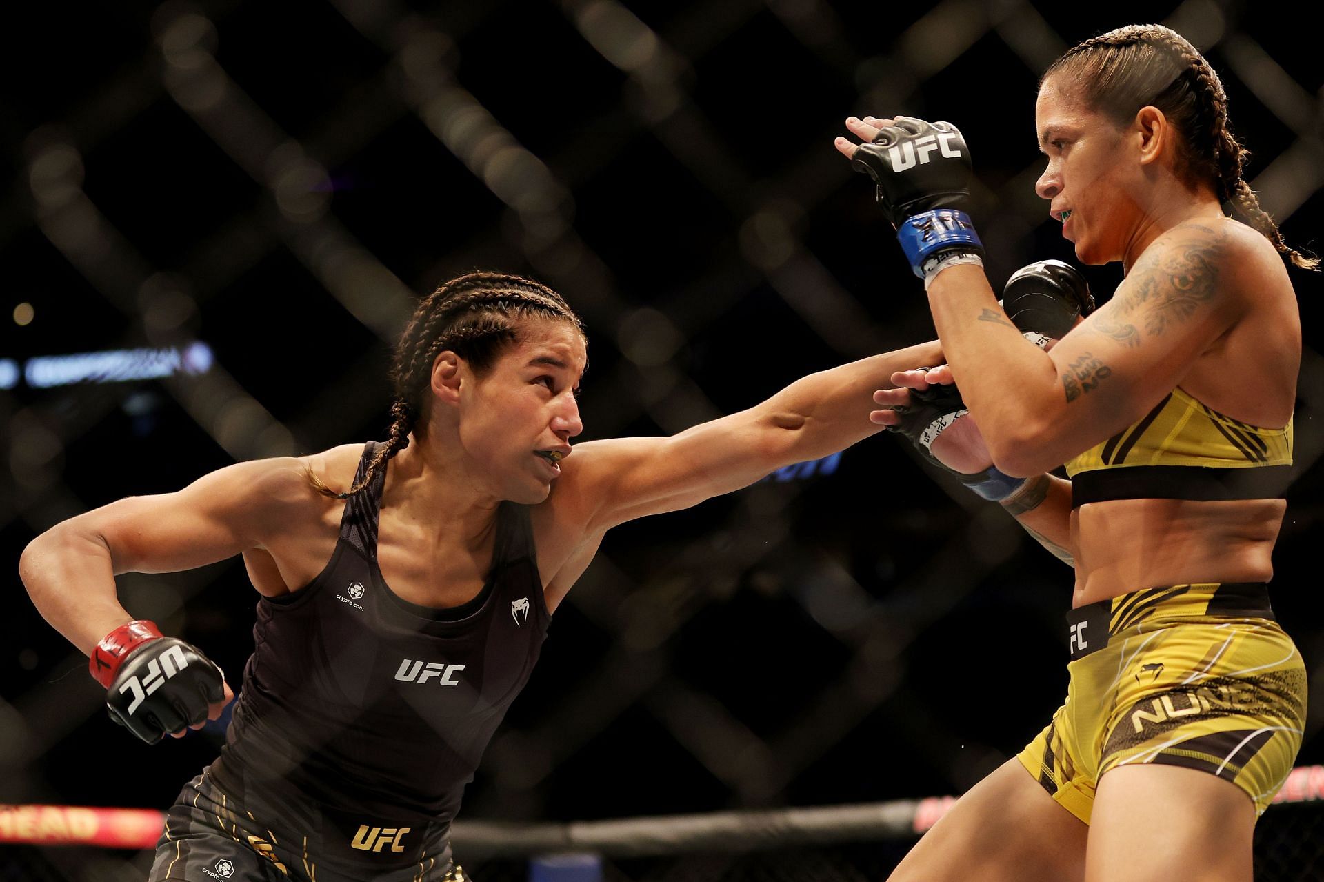 Julianna Pe&ntilde;a has an MMA record of 11-5