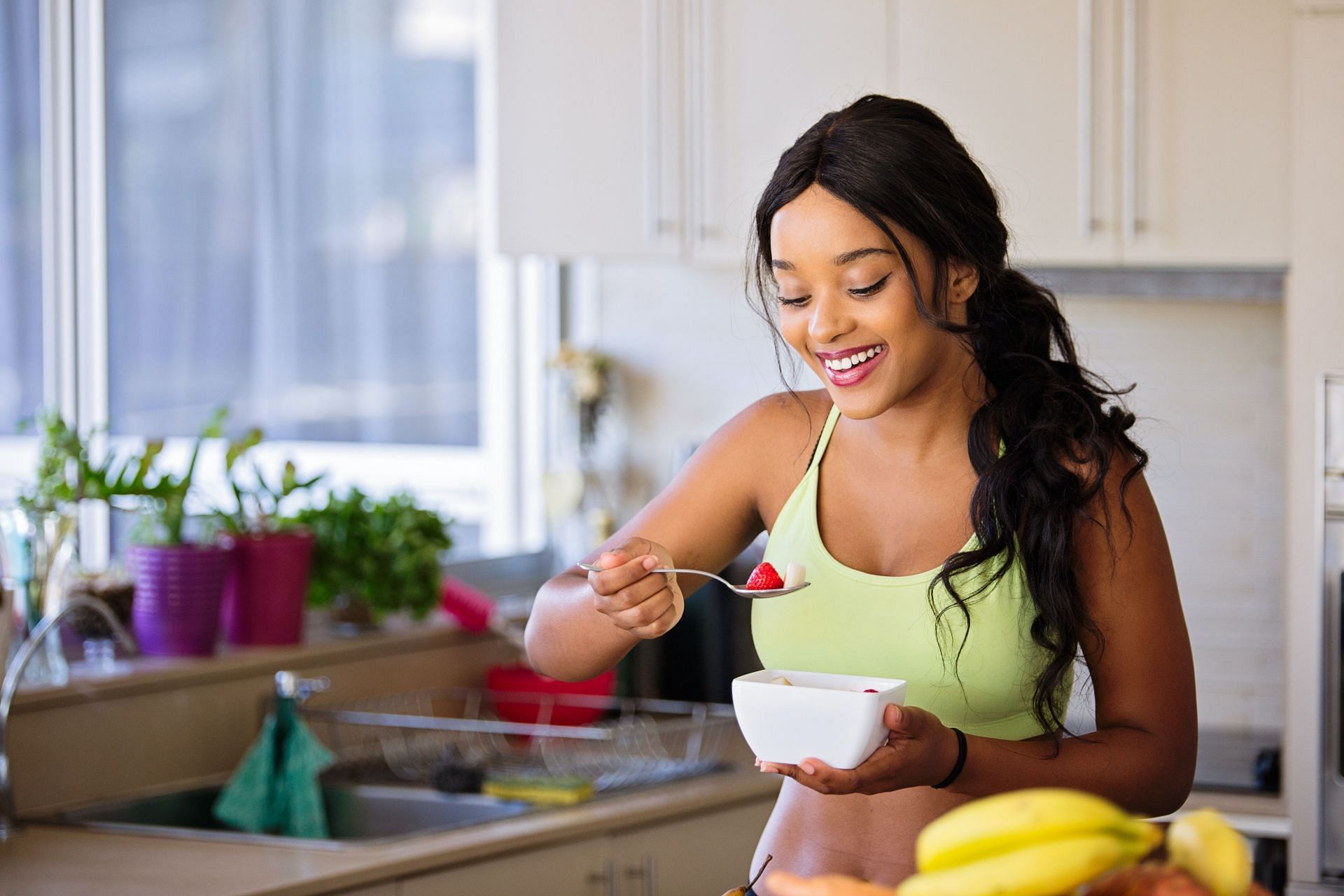 Mindful eating can change your relationship with food. (Photo via Pexels/ Nathan Cowley)