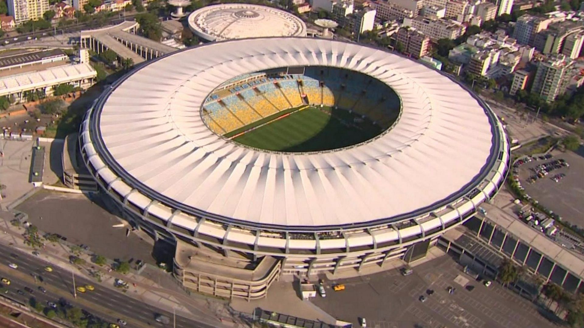 A fight between Charles Oliveira and Conor McGregor could probably fill Brazil's historic Maracana Stadium