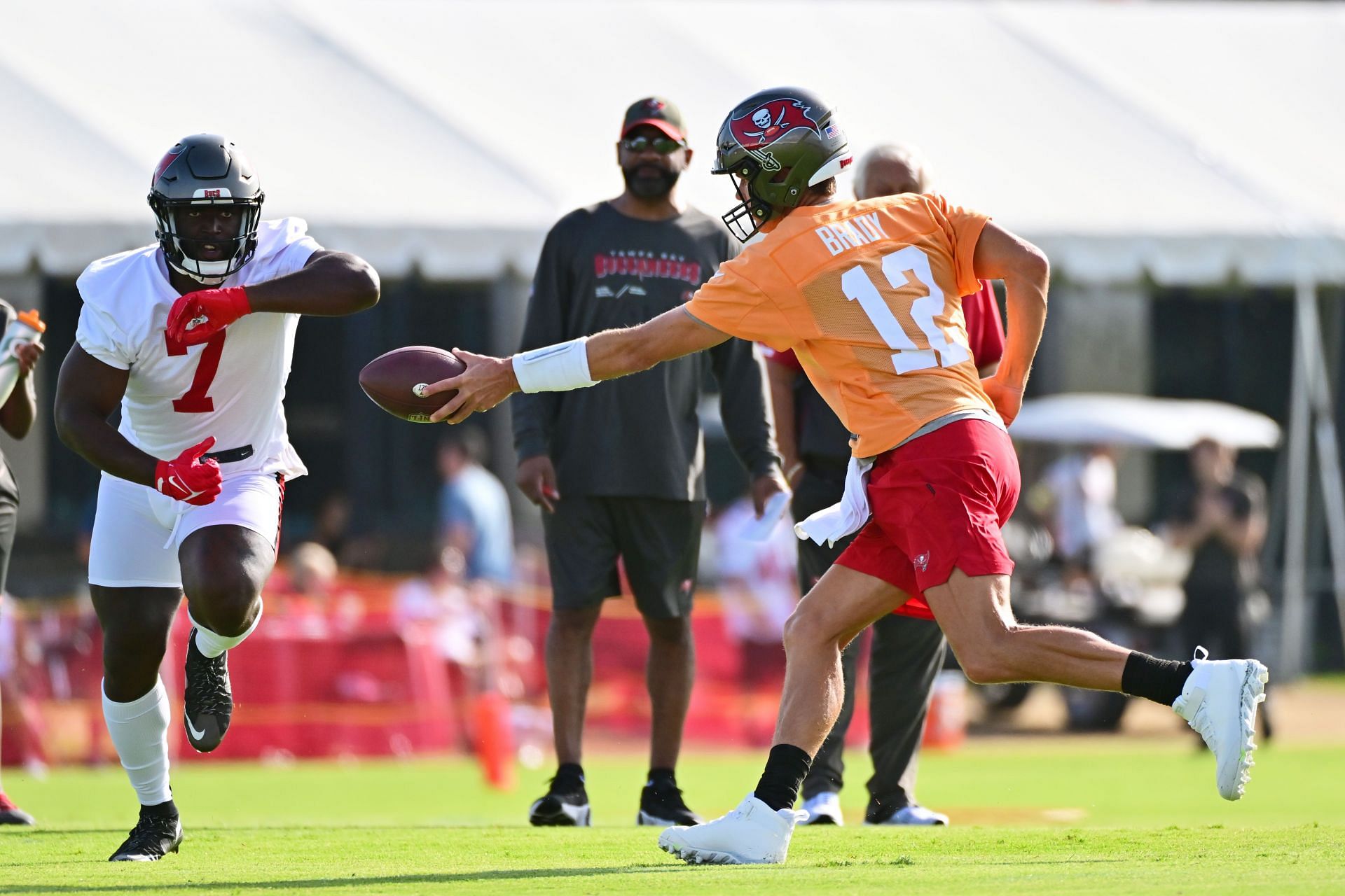 WATCH: Tom Brady shows no signs of slowing down throwing dimes upon return  to Buccaneers' practice facility following mysterious hiatus