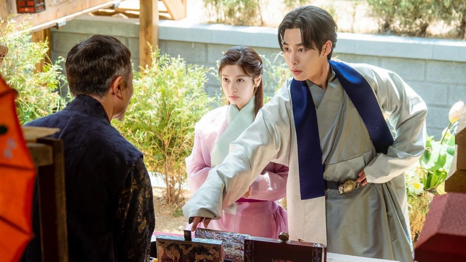 A still of Jung So-min and Lee Jae-wook in Alchemy of Souls (Image via tvn_drama/Instagram)