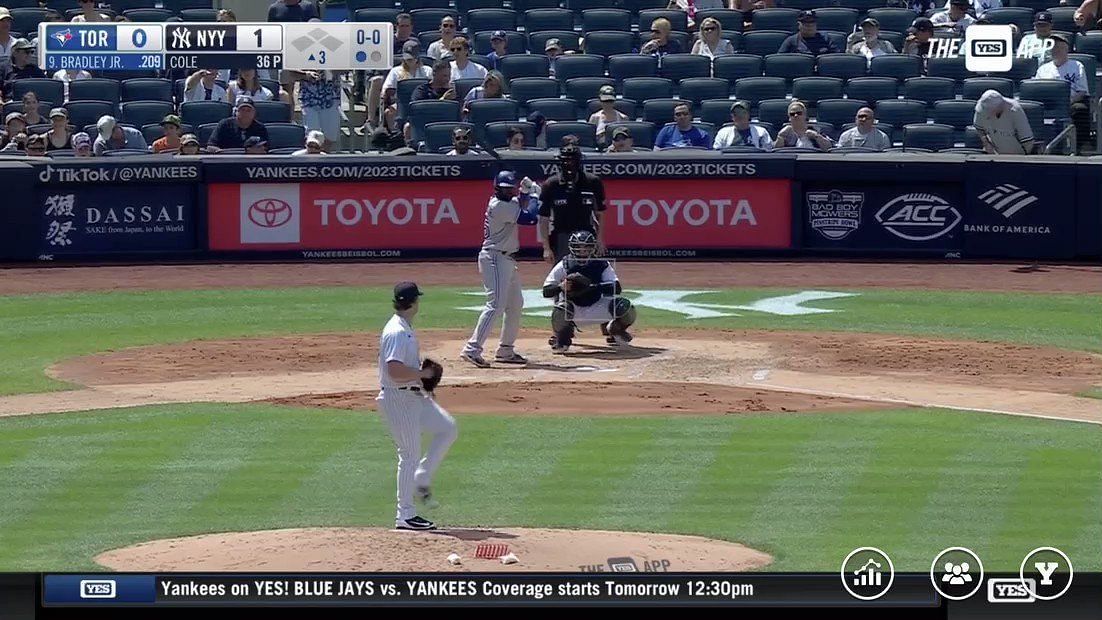 WATCH: Yankees Rookie Oswaldo Cabrera Channels Inner Derek Jeter With  Iconic Mid-Air Throw That Showcases His Otherworldly Athleticism -  EssentiallySports