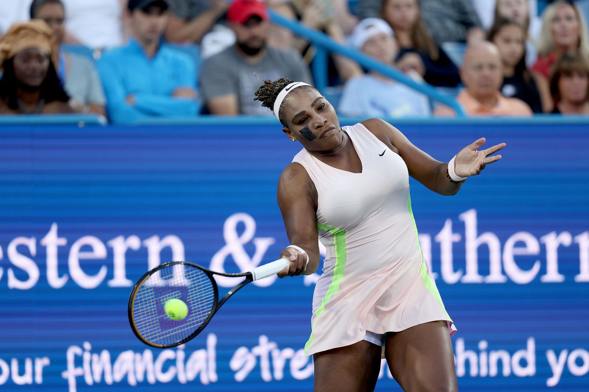 Serena Williams in acion at the 2022 Cincinnati Open