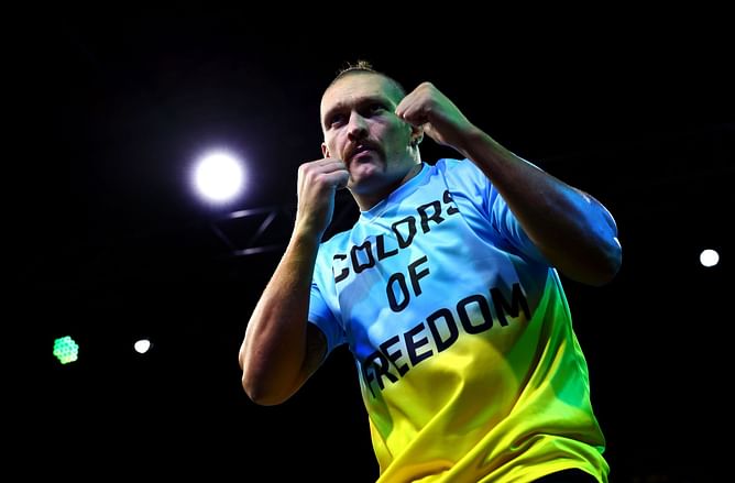 Watch: Oleksandr Usyk starts dancing as part of his warm-up during open media workout