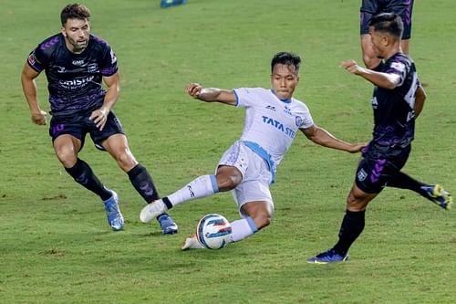 Dinliana flying into a crunching sliding challenge. (Image Courtesy: Jamshedpur FC)