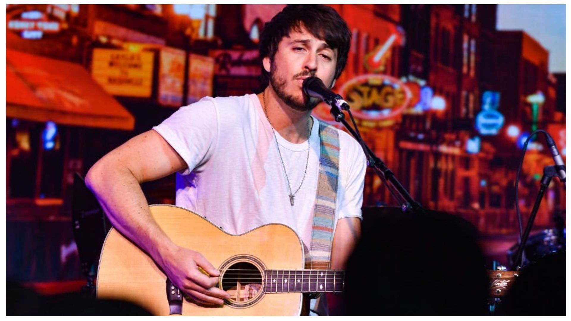 Morgan Evans is a well-known country music singer and songwriter (Image via Jason Davis/Getty Images)