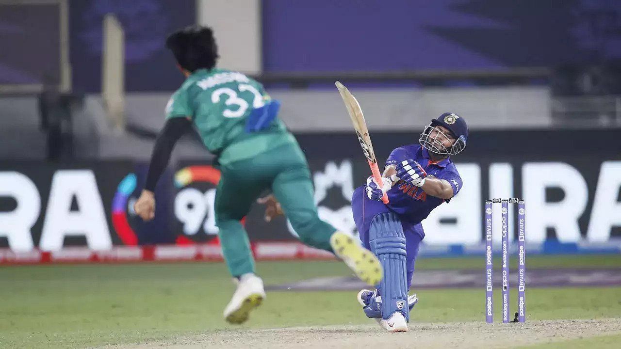Rishabh Pant scored back-to-back sixes against Hasan Ali