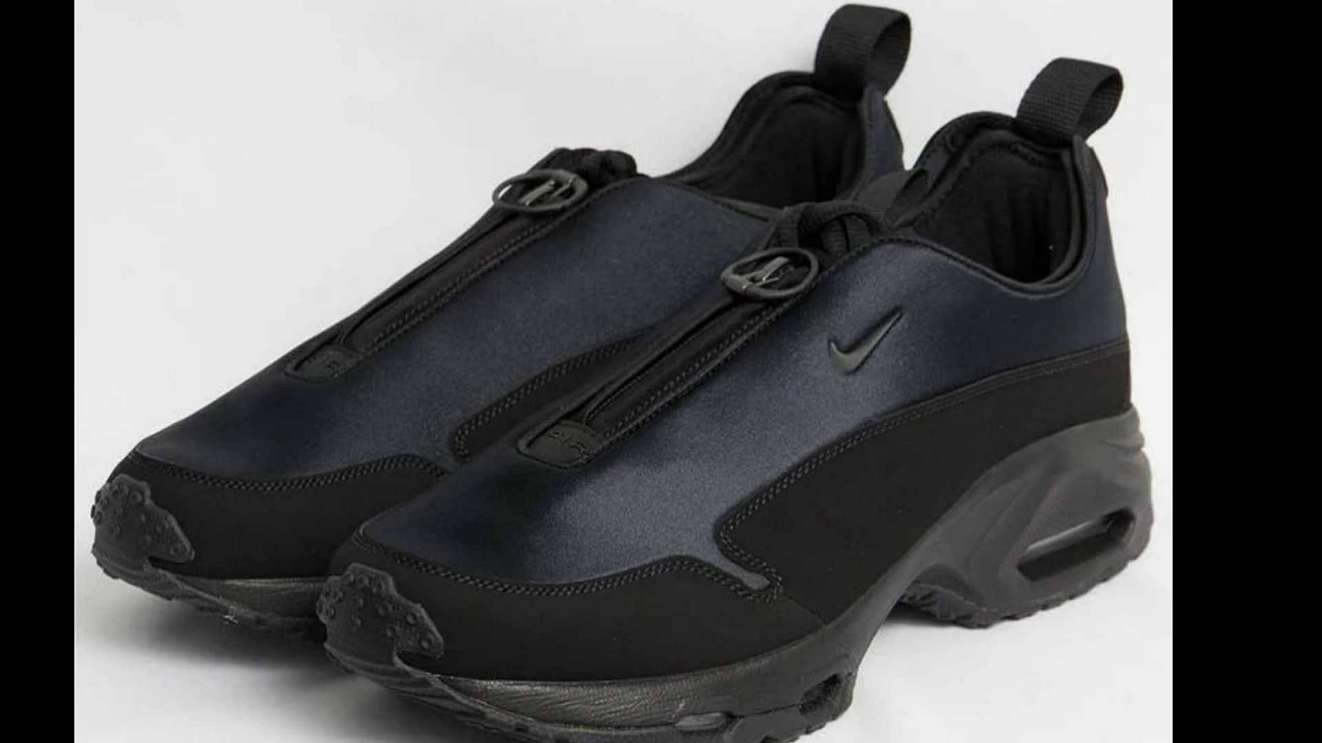 Comme des Garcons Air Max Sunder Triple Black (Image via Nike)